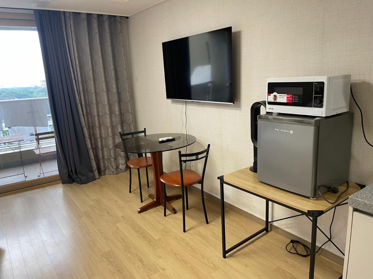 Spacious Luxury Condo W/ Kitchen Beside Hilton Clark D'Heights Анхелес Экстерьер фото
